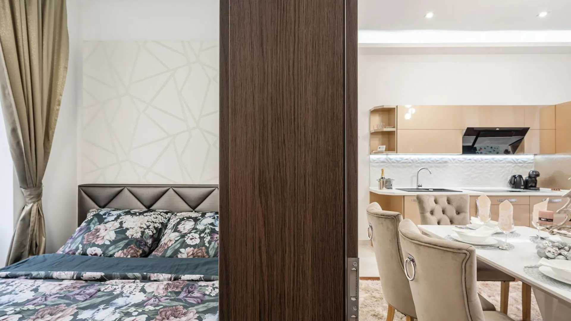 Centrum Opera Luxury Apartment With Free Garage Budapest Hungary